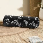 - RealHomes Özel Tasarımlı Dijital Baskılı İç Dolgulu Fermuarlı Silindir Yastık - Realhomes  Siyah Zemin Üzerinde Beyaz Çiçek Desenli Dijital Baskılı Modern İç Dolgulu Fermuarlı Çok Amaçlı Silindir Yastık Kırlent Realhomes