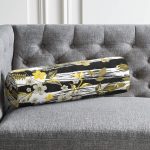 - RealHomes Özel Tasarımlı Dijital Baskılı İç Dolgulu Fermuarlı Silindir Yastık - Realhomes Beyaz Zemin Üzerinde Gold Detaylı Çiçek Desenli Dijital Baskılı Modern İç Dolgulu Süet Silindir Yastık Kırlent - Bel Yastığı Realhomes
