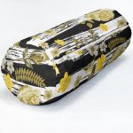 - RealHomes Özel Tasarımlı Dijital Baskılı İç Dolgulu Fermuarlı Silindir Yastık - Realhomes Beyaz Zemin Üzerinde Gold Detaylı Çiçek Desenli Dijital Baskılı Modern İç Dolgulu Süet Silindir Yastık Kırlent - Bel Yastığı Realhomes