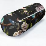 - RealHomes Özel Tasarımlı Dijital Baskılı İç Dolgulu Fermuarlı Silindir Yastık - Realhomes  Siyah Zemin Üzerinde Kuş Desenli Dijital Baskılı Modern İç Dolgulu - Fermuarlı Süet Silindir Yuvarlak Yastık Kırlent Realhomes