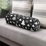 Siyah Zemin Üzerinde Yılbaşı Desenli Dijital Baskılı Modern İç Dolgulu Yumuşak Silindir Form Yastık Kırlent Realhomes