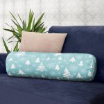 Renkli Zemin Üzerinde Yılbaşı Desenli Dijital Baskılı Modern İç Dolgulu - Fermuarlı Süet Silindir Daire Yastık Kırlent Realhomes