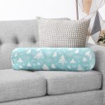 Renkli Zemin Üzerinde Yılbaşı Desenli Dijital Baskılı Modern İç Dolgulu - Fermuarlı Süet Silindir Daire Yastık Kırlent Realhomes