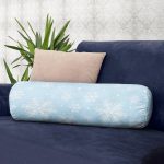 - RealHomes Özel Tasarımlı Dijital Baskılı İç Dolgulu Fermuarlı Silindir Yastık - Realhomes Renkli Zemin Üzerinde Kar tanesi Desenli Dijital Baskılı Modern İç Dolgulu - Fermuarlı Süet Silindir Yuvarlak Yastık Kırlent Realhomes