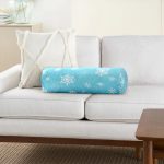 - RealHomes Özel Tasarımlı Dijital Baskılı İç Dolgulu Fermuarlı Silindir Yastık - Realhomes  Renkli Zemin Üzerinde Kar tanesi Desenli Dijital Baskılı Modern İç Dolgulu Fermuarlı Çok Amaçlı Silindir Yastık Kırlent Realhomes