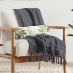 - RealHomes Özel Tasarımlı Dijital Baskılı İç Dolgulu Fermuarlı Silindir Yastık - Realhomes Renkli Zemin Üzerinde Yaprak Desenli Dijital Baskılı Modern İç Dolgulu - Fermuarlı Süet Silindir Yuvarlak Yastık Kırlent Realhomes