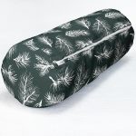 - RealHomes Özel Tasarımlı Dijital Baskılı İç Dolgulu Fermuarlı Silindir Yastık - Realhomes Renkli Zemin Üzerinde Beyaz Yaprak Desenli Dijital Baskılı Modern İç Dolgulu Yumuşak Silindir Form Yastık Kırlent Realhomes