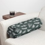- RealHomes Özel Tasarımlı Dijital Baskılı İç Dolgulu Fermuarlı Silindir Yastık - Realhomes Renkli Zemin Üzerinde Beyaz Yaprak Desenli Dijital Baskılı Modern İç Dolgulu Yumuşak Silindir Form Yastık Kırlent Realhomes