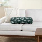 - RealHomes Özel Tasarımlı Dijital Baskılı İç Dolgulu Fermuarlı Silindir Yastık - Realhomes Renkli Zemin Üzerinde Beyaz Yaprak Desenli Dijital Baskılı Modern İç Dolgulu Yumuşak Silindir Form Yastık Kırlent Realhomes