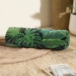 - RealHomes Özel Tasarımlı Dijital Baskılı İç Dolgulu Fermuarlı Silindir Yastık - Realhomes  Siyah Zemin Üzerinde Yeşil Yaprak Desenli Dijital Baskılı Modern İç Dolgulu - Fermuarlı Süet Silindir Yuvarlak Yastık Kırlent Realhomes