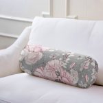 - RealHomes Özel Tasarımlı Dijital Baskılı İç Dolgulu Fermuarlı Silindir Yastık - Realhomes Renkli Zemin Üzerinde Çiçek Desenli Dijital Baskılı Modern İç Dolgulu - Fermuarlı Süet Silindir Rulo Yastık Kırlent Realhomes