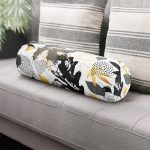 - RealHomes Özel Tasarımlı Dijital Baskılı İç Dolgulu Fermuarlı Silindir Yastık - Realhomes Beyaz Zemin Üzerinde Gold Detaylı Yaprak Desenli Dijital Baskılı Modern İç Dolgulu Süet Silindir Yastık Kırlent - Bel Yastığı Realhomes