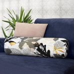 - RealHomes Özel Tasarımlı Dijital Baskılı İç Dolgulu Fermuarlı Silindir Yastık - Realhomes Beyaz Zemin Üzerinde Gold Detaylı Yaprak Desenli Dijital Baskılı Modern İç Dolgulu Süet Silindir Yastık Kırlent - Bel Yastığı Realhomes