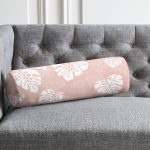 - RealHomes Özel Tasarımlı Dijital Baskılı İç Dolgulu Fermuarlı Silindir Yastık - Realhomes Pastel Zemin Üzerinde Beyaz Yaprak Desenli Dijital Baskılı Modern İç Dolgulu Yumuşak Silindir Form Yastık Kırlent Realhomes
