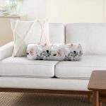 - RealHomes Özel Tasarımlı Dijital Baskılı İç Dolgulu Fermuarlı Silindir Yastık - Realhomes Pastel Zemin Üzerinde Yaprak Desenli Dijital Baskılı Modern İç Dolgulu Süet Silindir Yastık Kırlent - Bel Yastığı Realhomes