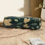 - RealHomes Özel Tasarımlı Dijital Baskılı İç Dolgulu Fermuarlı Silindir Yastık - Realhomes  Siyah Zemin Üzerinde Yaprak Desenli Dijital Baskılı Modern İç Dolgulu Fermuarlı Çok Amaçlı Silindir Yastık Kırlent Realhomes