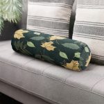 - RealHomes Özel Tasarımlı Dijital Baskılı İç Dolgulu Fermuarlı Silindir Yastık - Realhomes  Siyah Zemin Üzerinde Yaprak Desenli Dijital Baskılı Modern İç Dolgulu Fermuarlı Çok Amaçlı Silindir Yastık Kırlent Realhomes