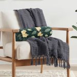 - RealHomes Özel Tasarımlı Dijital Baskılı İç Dolgulu Fermuarlı Silindir Yastık - Realhomes  Siyah Zemin Üzerinde Yaprak Desenli Dijital Baskılı Modern İç Dolgulu Fermuarlı Çok Amaçlı Silindir Yastık Kırlent Realhomes