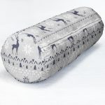 Renkli Zemin Üzerinde Kar tanesi Desenli Geyik Motifli Dijital Baskılı Modern İç Dolgulu - Fermuarlı Süet Silindir Rulo Yastık Kırlent Realhomes