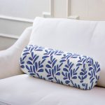 - RealHomes Özel Tasarımlı Dijital Baskılı İç Dolgulu Fermuarlı Silindir Yastık - Realhomes  Beyaz Zemin Üzerinde Mavi Yaprak Desenli Dijital Baskılı Modern İç Dolgulu - Fermuarlı Süet Silindir Rulo Yastık Kırlent Realhomes