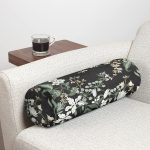 Siyah Zemin Üzerinde Beyaz Çiçek Desenli Dijital Baskılı Modern İç Dolgulu - Fermuarlı Süet Silindir Daire Yastık Kırlent Realhomes