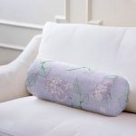 - RealHomes Özel Tasarımlı Dijital Baskılı İç Dolgulu Fermuarlı Silindir Yastık - Realhomes Renkli Zemin Üzerinde Yaprak Desenli Dijital Baskılı Modern İç Dolgulu Yumuşak Silindir Form Yastık Kırlent Realhomes