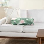 - RealHomes Özel Tasarımlı Dijital Baskılı İç Dolgulu Fermuarlı Silindir Yastık - Realhomes Beyaz Zemin Üzerinde Yeşil Yaprak Desenli Dijital Baskılı Modern İç Dolgulu Süet Silindir Yastık Kırlent - Bel Yastığı Realhomes