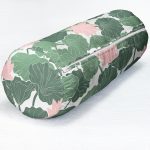 - RealHomes Özel Tasarımlı Dijital Baskılı İç Dolgulu Fermuarlı Silindir Yastık - Realhomes Beyaz Zemin Üzerinde Yeşil Yaprak Desenli Dijital Baskılı Modern İç Dolgulu Süet Silindir Yastık Kırlent - Bel Yastığı Realhomes