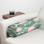 - RealHomes Özel Tasarımlı Dijital Baskılı İç Dolgulu Fermuarlı Silindir Yastık - Realhomes Beyaz Zemin Üzerinde Yeşil Yaprak Desenli Dijital Baskılı Modern İç Dolgulu Süet Silindir Yastık Kırlent - Bel Yastığı Realhomes