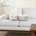 Beyaz Zemin Üzerinde Renkli Çiçek Desenli Dijital Baskılı Modern İç Dolgulu - Fermuarlı Süet Silindir Rulo Yastık Kırlent Realhomes