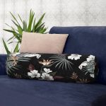 - RealHomes Özel Tasarımlı Dijital Baskılı İç Dolgulu Fermuarlı Silindir Yastık - Realhomes Siyah Zemin Üzerinde Beyaz Çiçek Desenli Dijital Baskılı Modern İç Dolgulu - Fermuarlı Süet Berjer Silindir Yastık Kırlent Realhomes