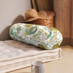 - RealHomes Özel Tasarımlı Dijital Baskılı İç Dolgulu Fermuarlı Silindir Yastık - Realhomes Beyaz Zemin Üzerinde Sonbahar Yaprak Desenli Dijital Baskılı Modern İç Dolgulu Süet Silindir Yastık Kırlent - Bel Yastığı Realhomes