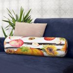 Beyaz Zemin Üzerinde Siyah Çizgili Bal Kabağı Desenli Dijital Baskılı Modern İç Dolgulu Fermuarlı Çok Amaçlı Silindir Yastık Kırlent Realhomes