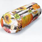 Beyaz Zemin Üzerinde Siyah Çizgili Bal Kabağı Desenli Dijital Baskılı Modern İç Dolgulu Fermuarlı Çok Amaçlı Silindir Yastık Kırlent Realhomes