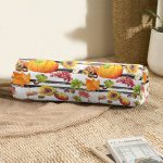 - RealHomes Özel Tasarımlı Dijital Baskılı İç Dolgulu Fermuarlı Silindir Yastık - Realhomes  Beyaz Zemin Üzerinde Siyah Çizgili Bal Kabağı Desenli Dijital Baskılı Modern İç Dolgulu - Fermuarlı Süet Silindir Rulo Yastık Kırlent Realhomes