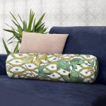 - RealHomes Özel Tasarımlı Dijital Baskılı İç Dolgulu Fermuarlı Silindir Yastık - Realhomes Beyaz Zemin Üzerinde Yeşil Puantiyeli Yaprak Desenli Dijital Baskılı Modern İç Dolgulu Fermuarlı Çok Amaçlı Silindir Yastık Kırlent Realhomes