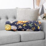 - RealHomes Özel Tasarımlı Dijital Baskılı İç Dolgulu Fermuarlı Silindir Yastık - Realhomes Renkli Zemin Üzerinde Bal Kabağı Desenli Dijital Baskılı Modern İç Dolgulu Süet Silindir Yastık Kırlent - Bel Yastığı Realhomes