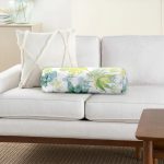 - RealHomes Özel Tasarımlı Dijital Baskılı İç Dolgulu Fermuarlı Silindir Yastık - Realhomes Beyaz Zemin Üzerinde Yeşil Renkli Yaprak Desenli Dijital Baskılı Modern İç Dolgulu - Fermuarlı Süet Silindir Yuvarlak Yastık Kırlent Realhomes