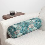 - RealHomes Özel Tasarımlı Dijital Baskılı İç Dolgulu Fermuarlı Silindir Yastık - Realhomes  Renkli Zemin Üzerinde Yaprak Desenli Dijital Baskılı Modern İç Dolgulu - Fermuarlı Süet Silindir Yuvarlak Yastık Kırlent Realhomes