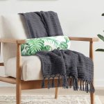 - RealHomes Özel Tasarımlı Dijital Baskılı İç Dolgulu Fermuarlı Silindir Yastık - Realhomes Beyaz Zemin Üzerinde Yeşil Yaprak Desenli Dijital Baskılı Modern İç Dolgulu Süet Silindir Yastık Kırlent - Bel Yastığı Realhomes