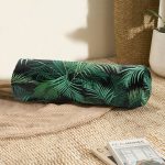 - RealHomes Özel Tasarımlı Dijital Baskılı İç Dolgulu Fermuarlı Silindir Yastık - Realhomes Siyah Zemin Üzerinde Yeşil Yaprak Desenli Dijital Baskılı Modern İç Dolgulu Yumuşak Silindir Form Yastık Kırlent Realhomes