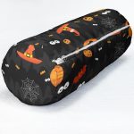 - RealHomes Özel Tasarımlı Dijital Baskılı İç Dolgulu Fermuarlı Silindir Yastık - Realhomes Siyah Zemin Üzerinde Bal Kabağı Desenli Dijital Baskılı Modern İç Dolgulu - Fermuarlı Süet Silindir Yuvarlak Yastık Kırlent Realhomes