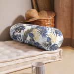 - RealHomes Özel Tasarımlı Dijital Baskılı İç Dolgulu Fermuarlı Silindir Yastık - Realhomes  Beyaz Zemin Üzerinde Gold Detaylı Yaprak Desenli Dijital Baskılı Modern İç Dolgulu Fermuarlı Çok Amaçlı Silindir Yastık Kırlent Realhomes