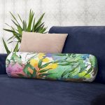 Beyaz Zemin Üzerinde Renkli Soyut Desenli Dijital Baskılı Modern İç Dolgulu Süet Silindir Yastık Kırlent - Bel Yastığı Realhomes