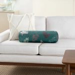 Renkli Zemin Üzerinde Pastel Renkli Yaprak Desenli Dijital Baskılı Modern İç Dolgulu - Fermuarlı Süet Berjer Silindir Yastık Kırlent Realhomes