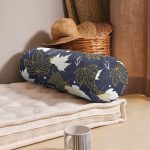 - RealHomes Özel Tasarımlı Dijital Baskılı İç Dolgulu Fermuarlı Silindir Yastık - Realhomes Renkli Zemin Üzerinde Gold Detaylı Yaprak Desenli Dijital Baskılı Modern İç Dolgulu Yumuşak Silindir Form Yastık Kırlent Realhomes