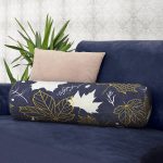 - RealHomes Özel Tasarımlı Dijital Baskılı İç Dolgulu Fermuarlı Silindir Yastık - Realhomes Renkli Zemin Üzerinde Gold Detaylı Yaprak Desenli Dijital Baskılı Modern İç Dolgulu Yumuşak Silindir Form Yastık Kırlent Realhomes