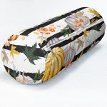 - RealHomes Özel Tasarımlı Dijital Baskılı İç Dolgulu Fermuarlı Silindir Yastık - Realhomes  Beyaz Zemin Üzerinde Siyah Çizgili Bal Kabağı Desenli Dijital Baskılı Modern İç Dolgulu - Fermuarlı Süet Silindir Rulo Yastık Kırlent Realhomes