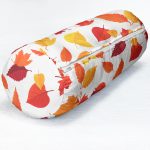 Beyaz Zemin Üzerinde Sonbahar Renkli Yaprak Desenli Dijital Baskılı Modern İç Dolgulu Fermuarlı Çok Amaçlı Silindir Yastık Kırlent Realhomes