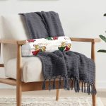 - RealHomes Özel Tasarımlı Dijital Baskılı İç Dolgulu Fermuarlı Silindir Yastık - Realhomes Beyaz Zemin Üzerinde Ekoseli Çan Desenli Dijital Baskılı Modern İç Dolgulu - Fermuarlı Süet Silindir Rulo Yastık Kırlent Realhomes